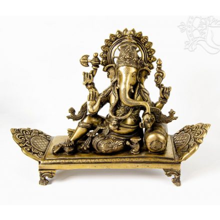 Ganesha, ágyon pihenő réz szobor, sárga - 34 cm